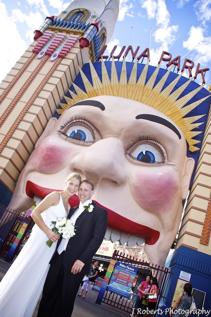 Bride and Groom Luna Park - wedding photography